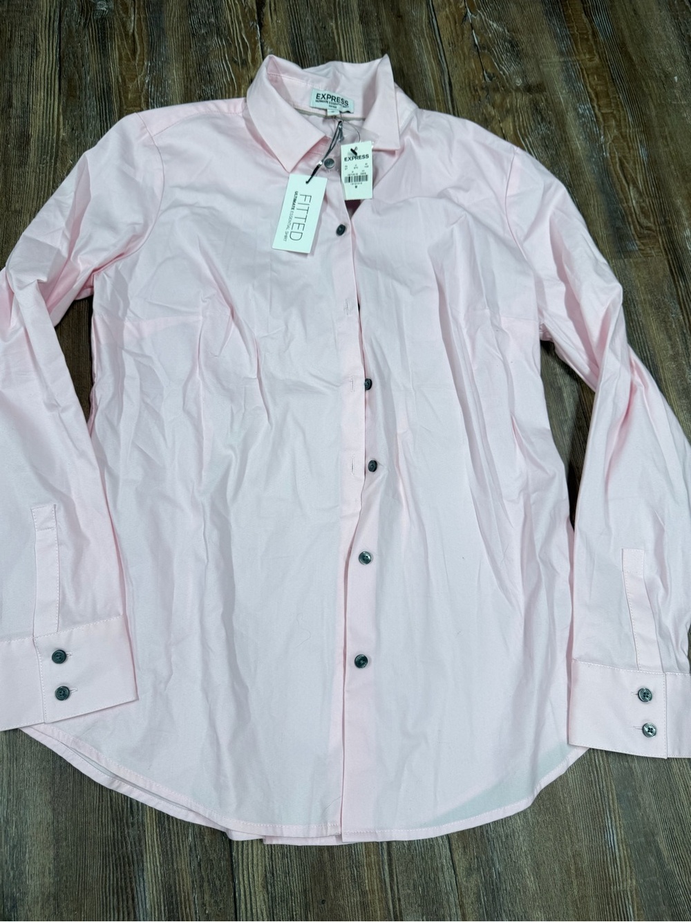 Express fitted pink button up shirt in size M new with tags